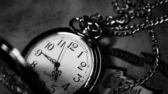 Classic Pocket Watch With Metal Chain - Image 2