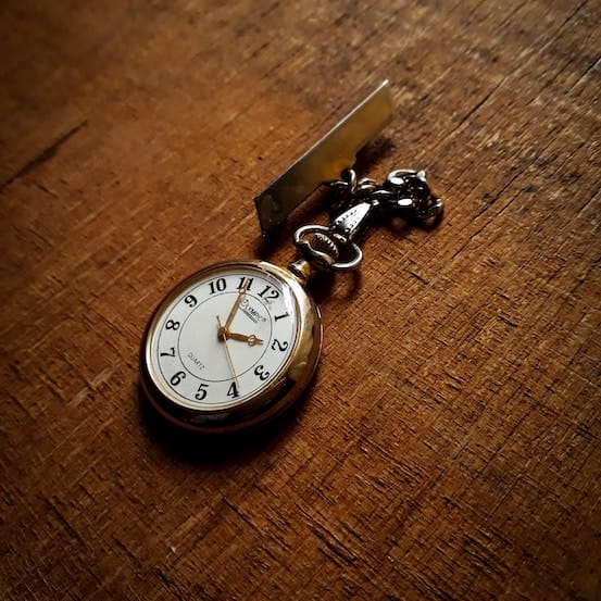 Classic Pocket Watch With Metal Chain - Image 7