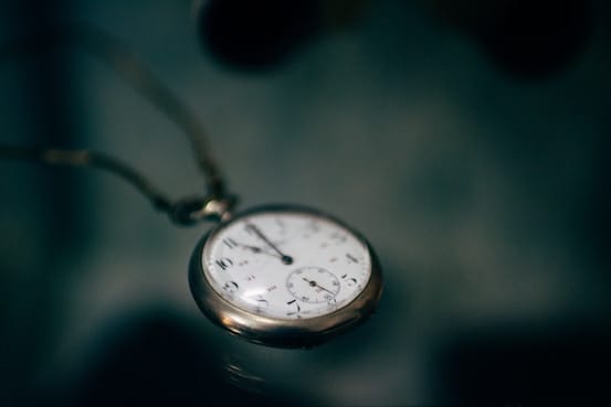 Classic Pocket Watch With Metal Chain - Image 4