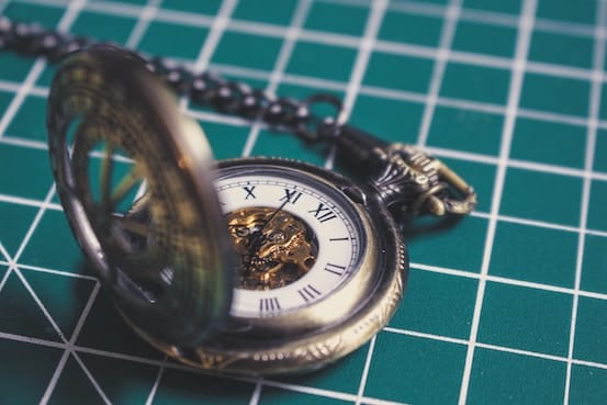 Classic Pocket Watch With Metal Chain - Image 5